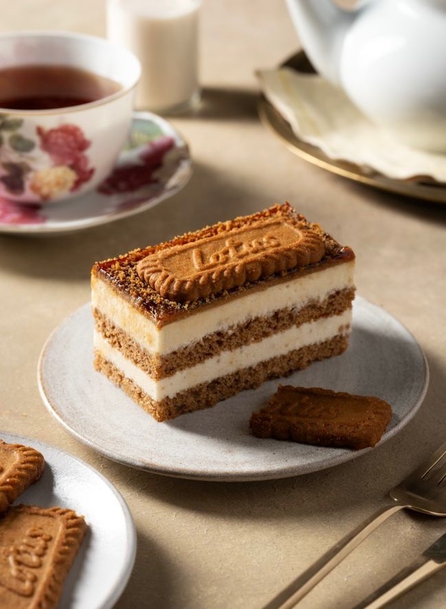 LOTUS BISCOFEE CAKE